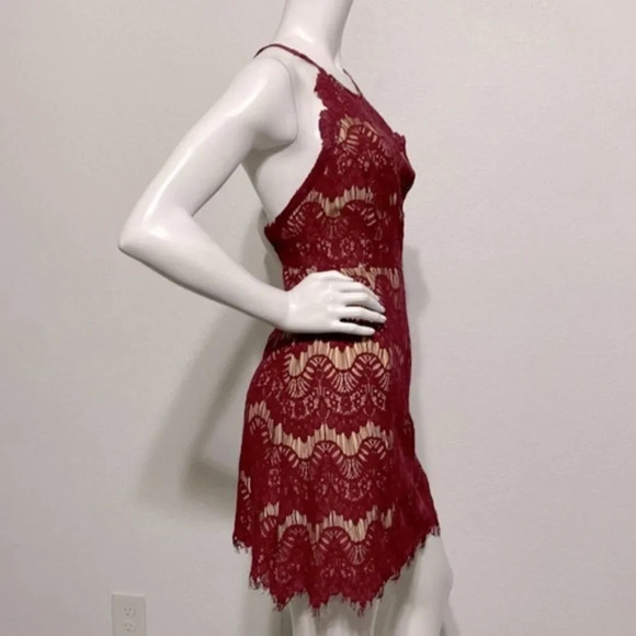 STYLEStalker Red Lace Backless Bodycon Halter Dress Size Small - Picture 8 of 11